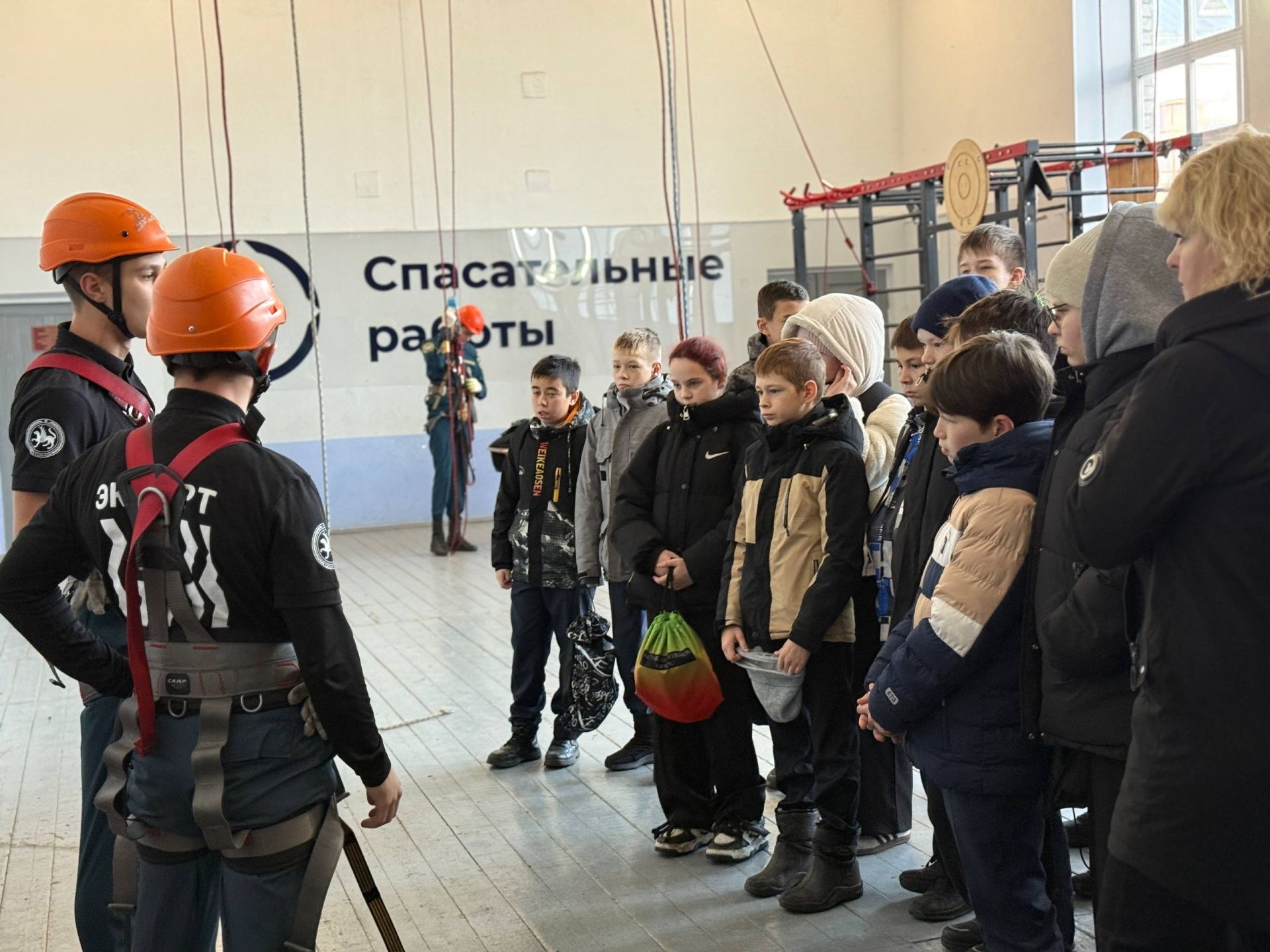 Тетюшские школьники познакомились с профессией спасателя