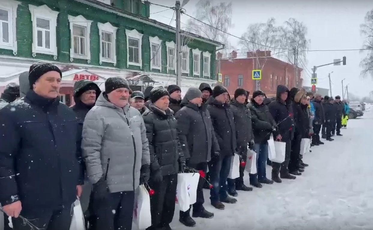 В Тетюшах проходит митинг «Афганистан – без права на забвение»