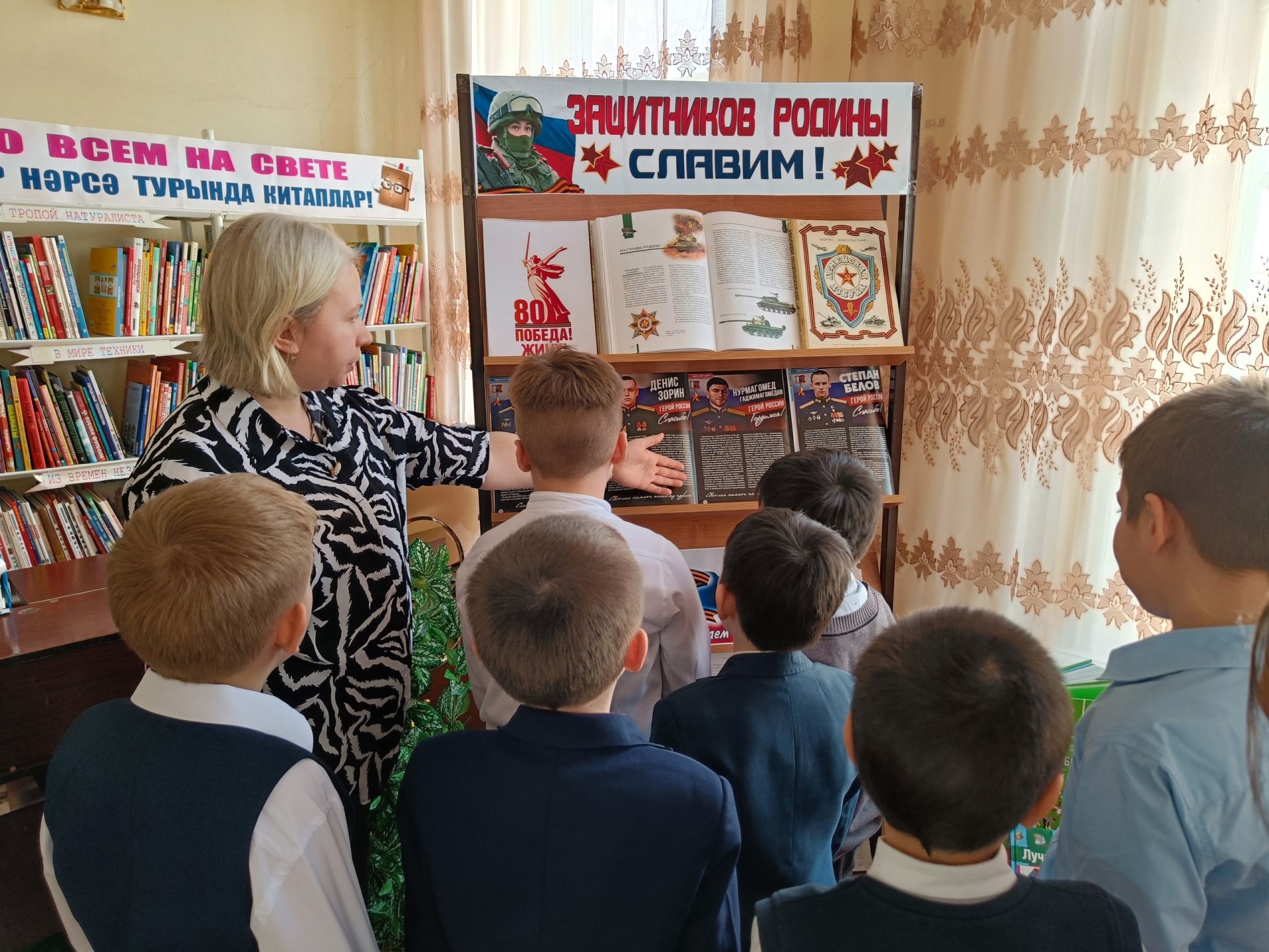 Патриотический час в Детской библиотеке Тетюш «Мы в памяти храним их имена»