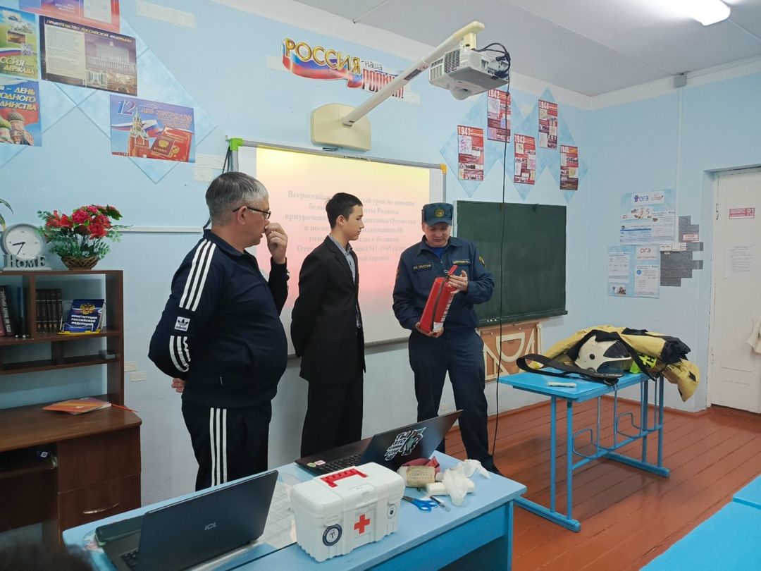 Урок ОБЖ посвятили Победе и Дню пожарной охраны в РТ