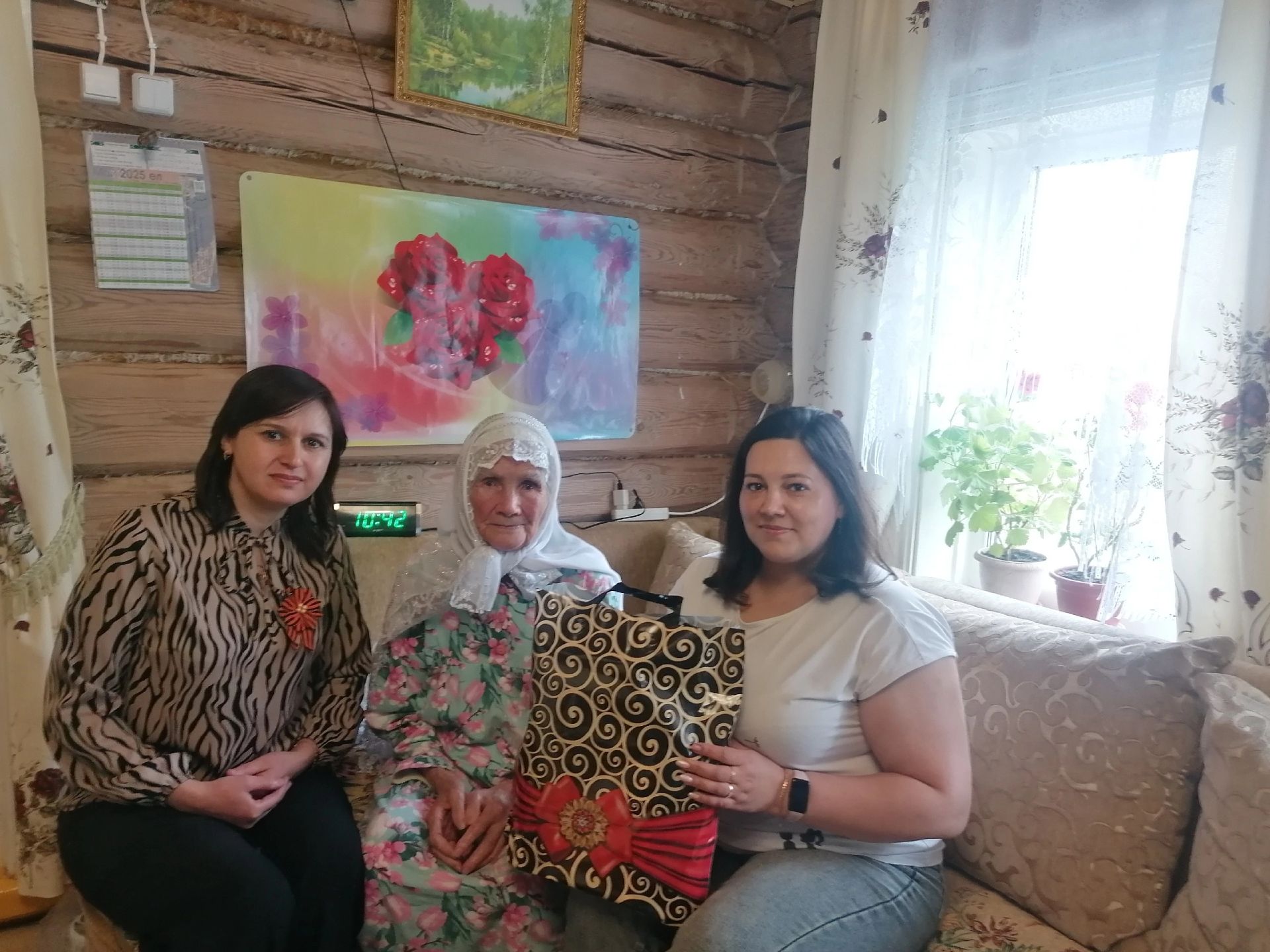 102-летнюю труженицу тыла поздравили с Днём Победы