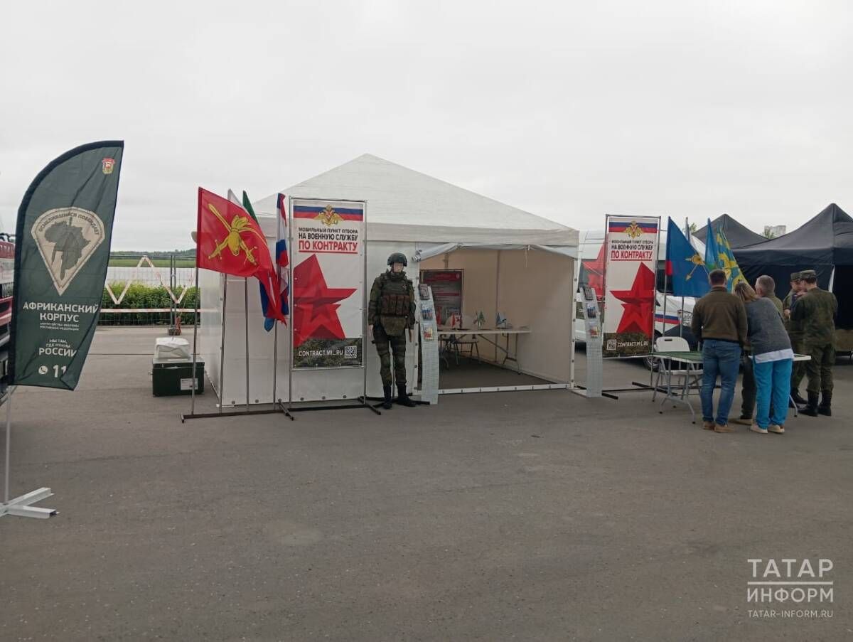 «Ответим на любые вопросы»: В парке Урам открылся пункт отбора на службу по контракту