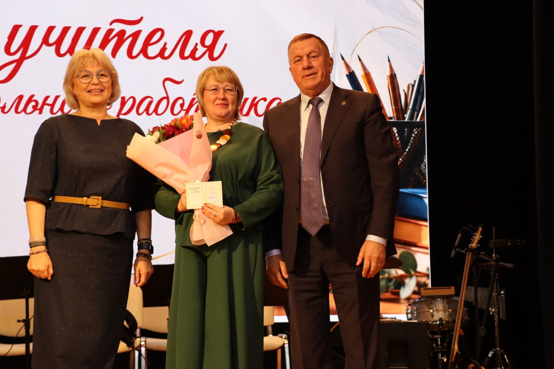 Педагоги Тетюшского района отмечены наградами в преддверии Дня учителя