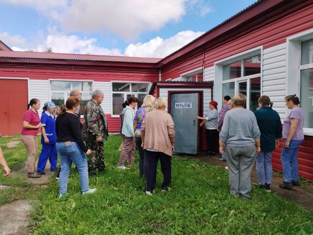 Работники образовательных учреждений Тетюшского района отработали действия при ЧС