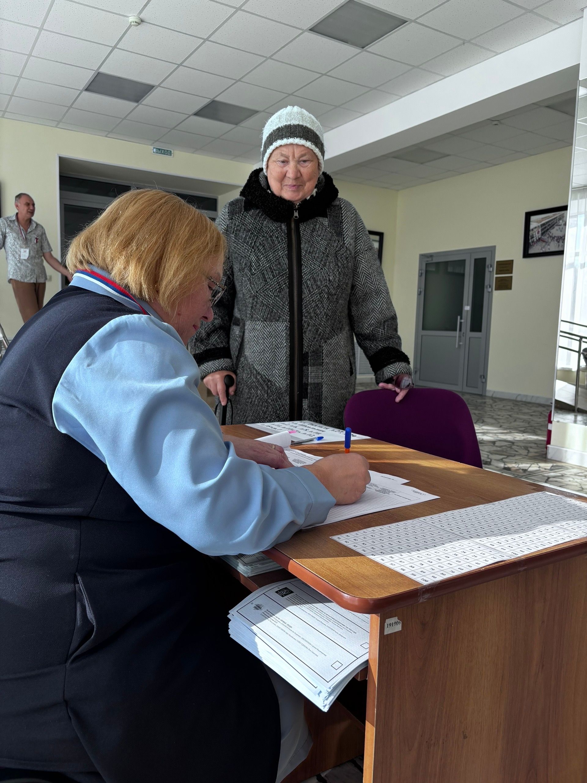 Каждый голос важен: на участке № 2593 продолжается голосование