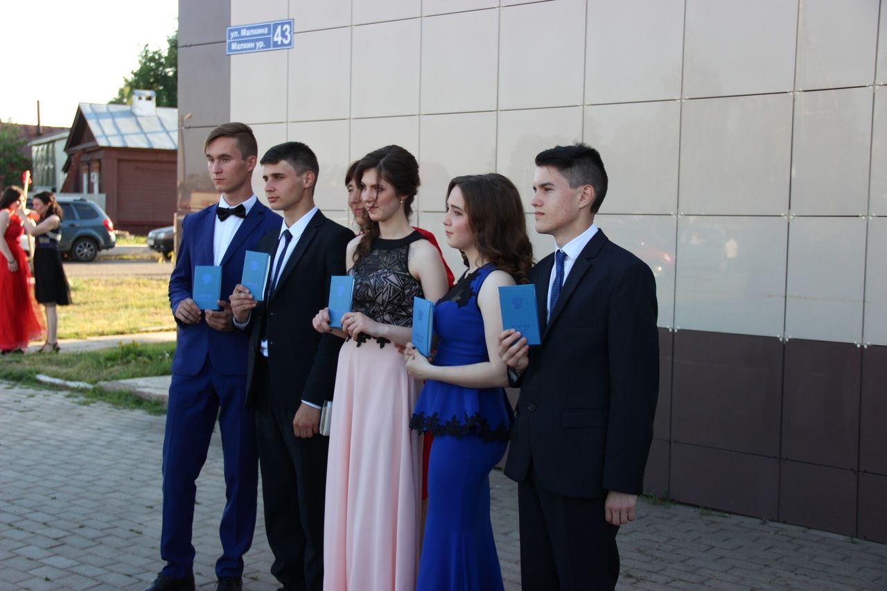 Сегодня у одиннадцатиклассников Тетюшского района выпускной вечер