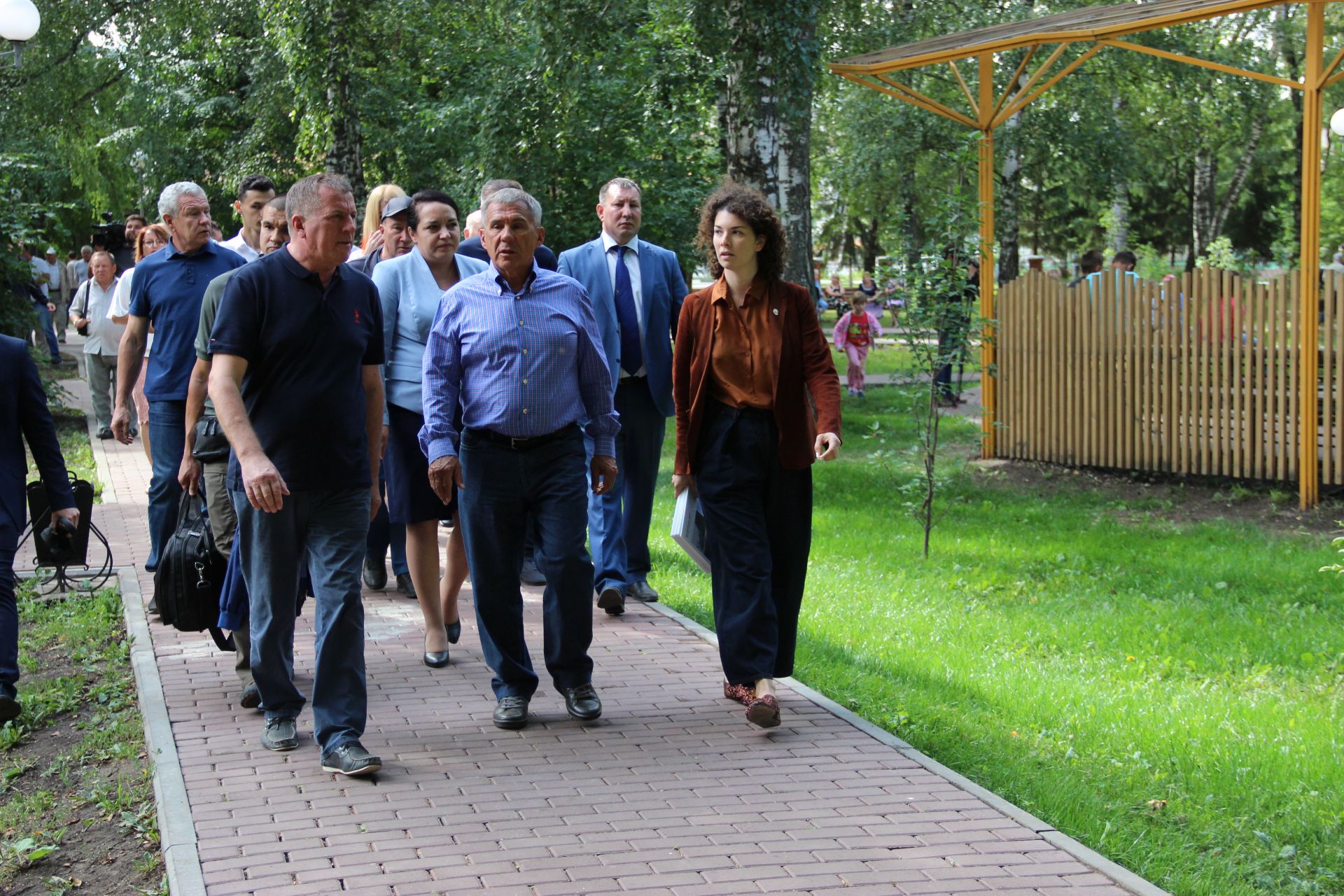 Рустам Минниханов в Тетюшах посетил городской парк