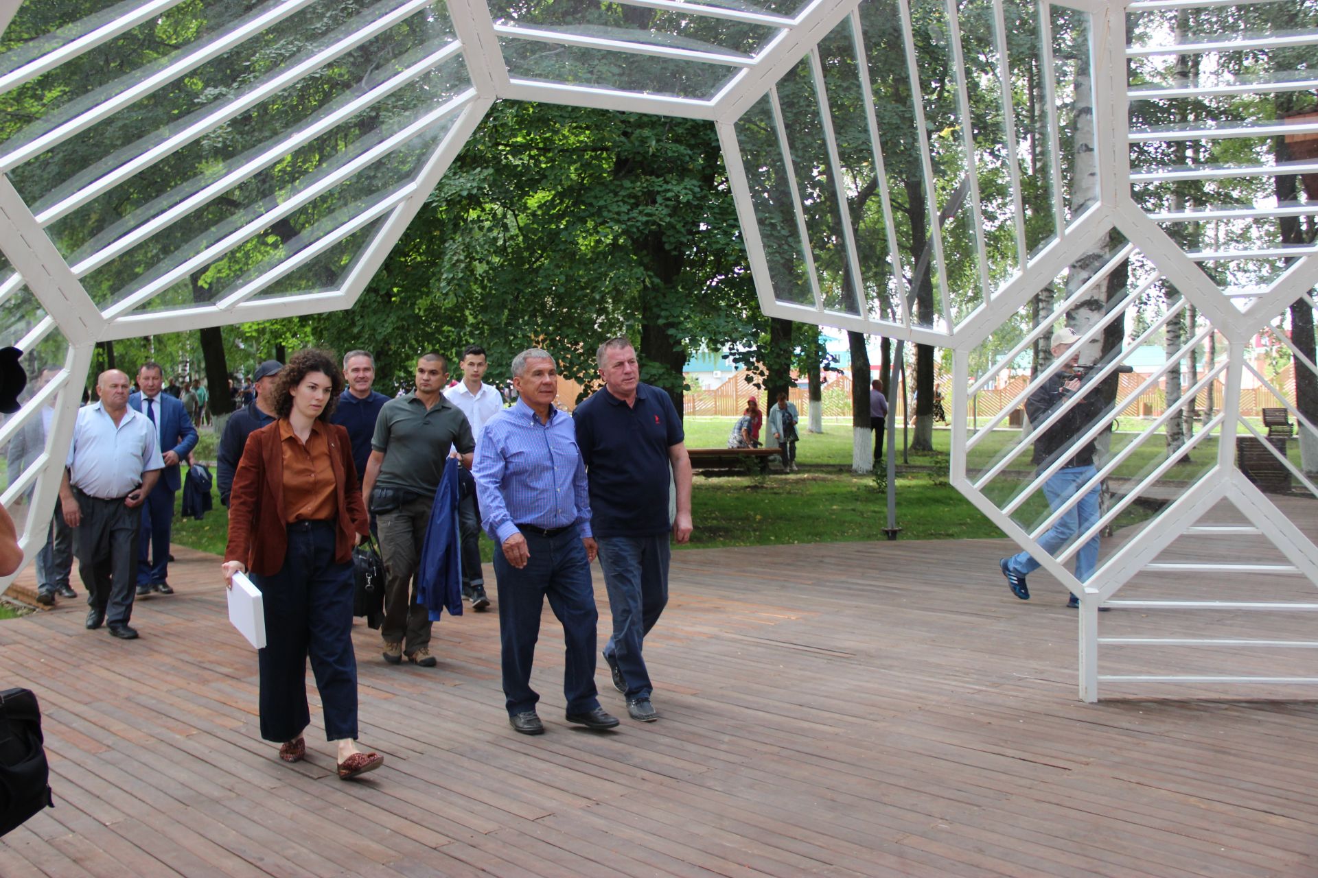 Рустам Минниханов в Тетюшах посетил городской парк