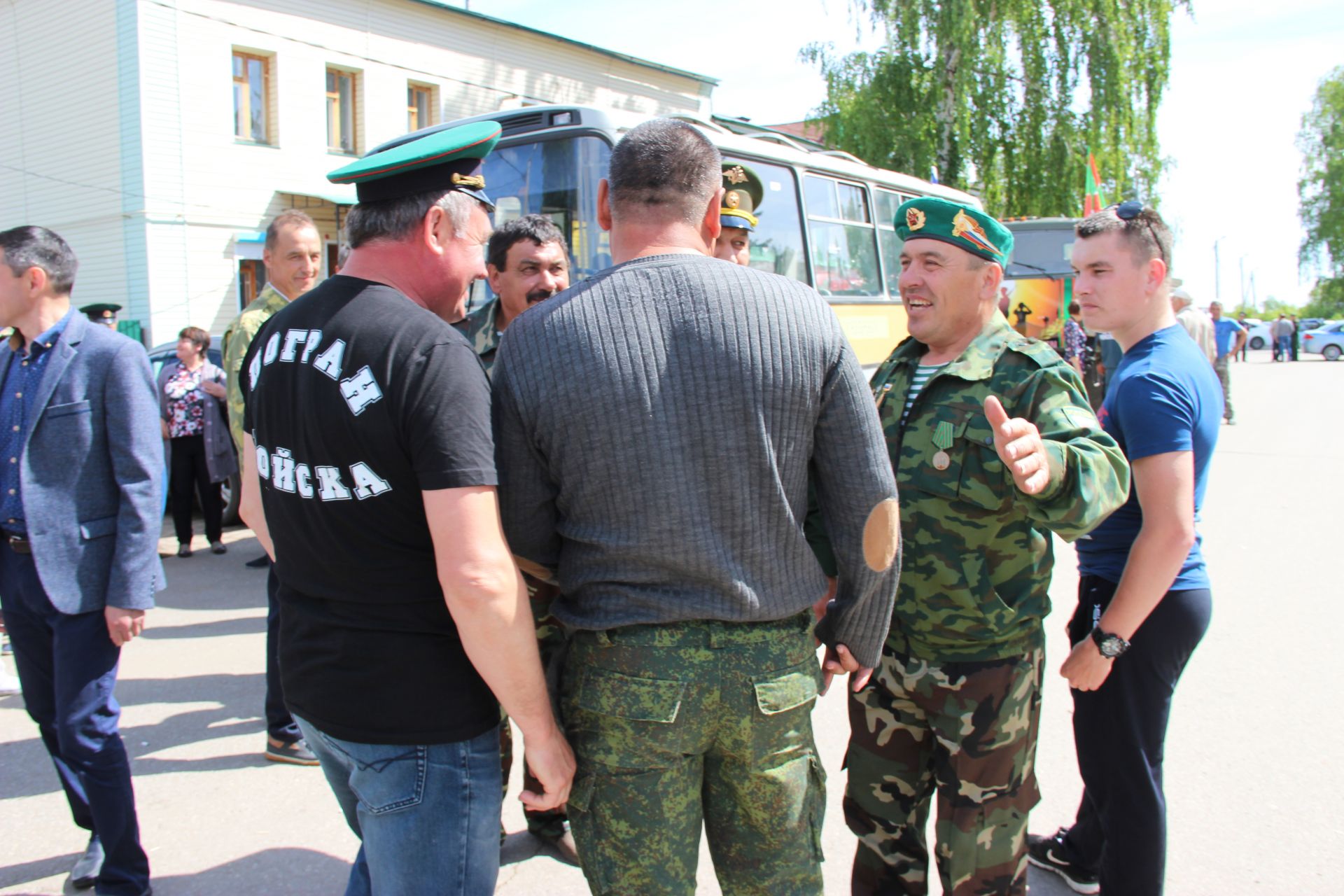 В Тетюшах состоялся митинг , посвященный Дню пограничника, часть 1