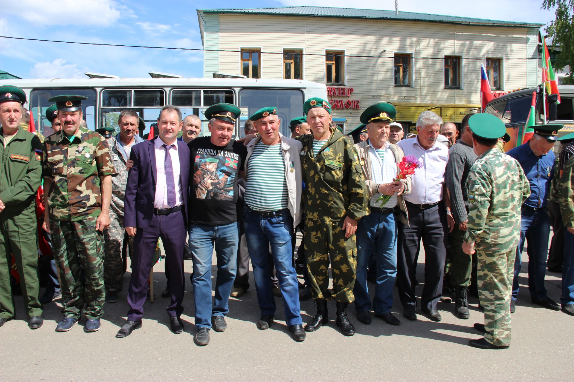 В Тетюшах состоялся митинг , посвященный Дню пограничника, часть 1