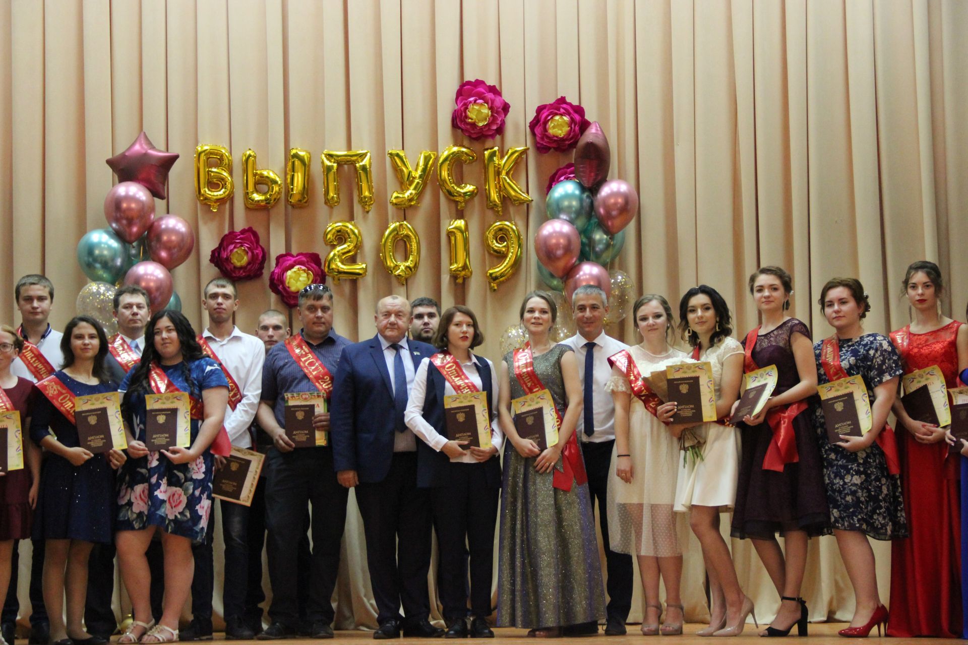 Торжественное вручение дипломов выпускникам Тетюшского сельскохозяйственного техникума