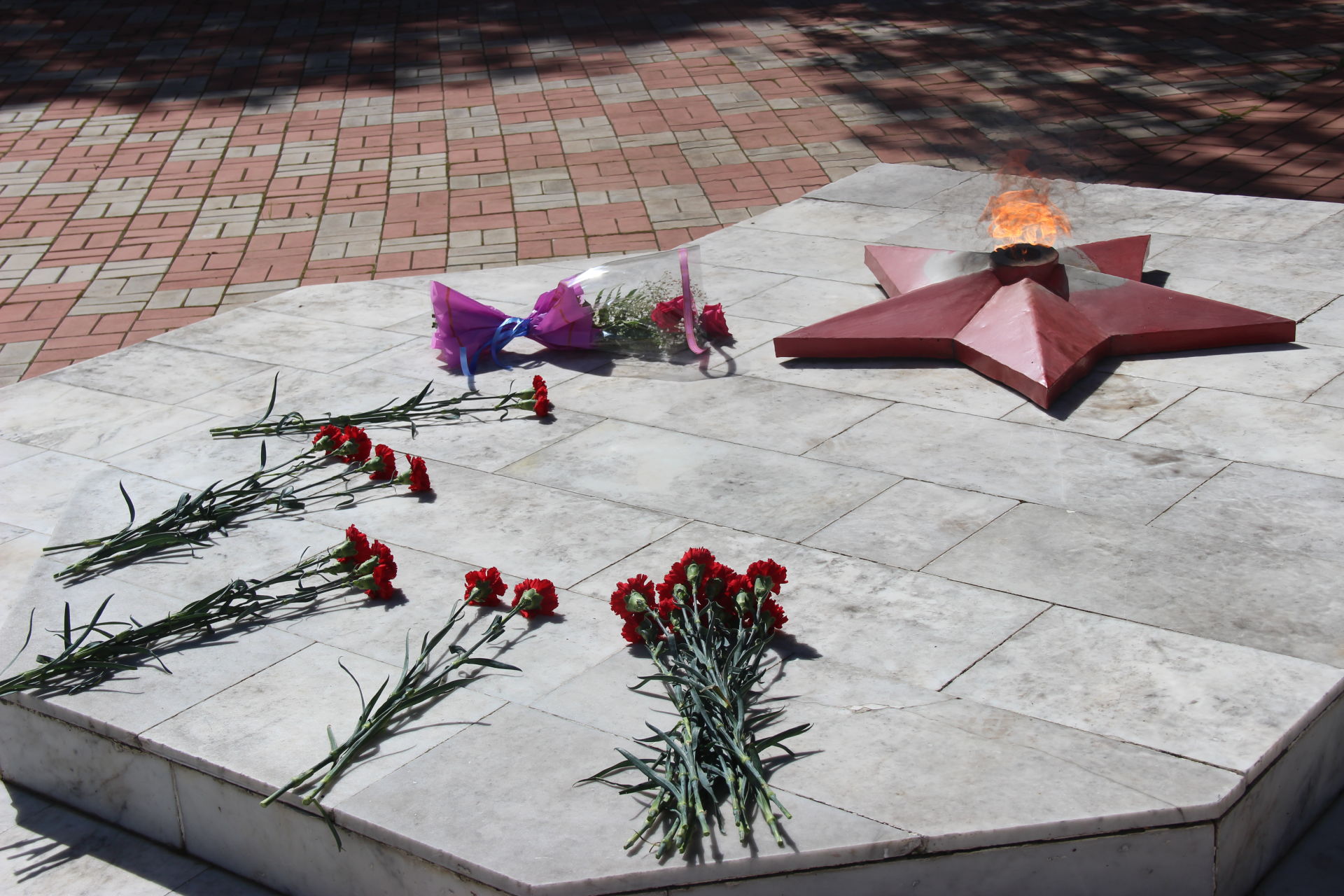 Митинг у Мемориала Славы в Тетюшах, посвященный Дню памяти и скорби