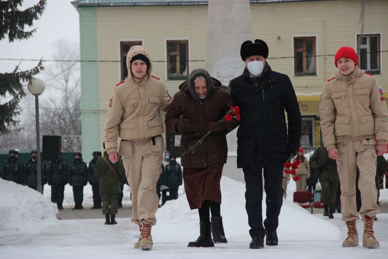 В Тетюшах, у Мемориала Славы, прошел митинг, посвященный Дню снятия блокады Ленинграда