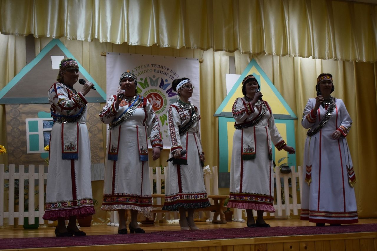 Праздничный концерт в селе Жуково в рамках районного фестиваля национальных культур "Мы живём семьёй единой"