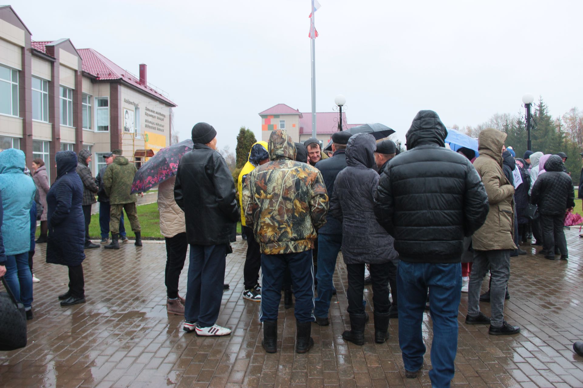 24 октября, в Тетюшах проводили граждан, призванных в ряды ВС РФ в рамках частичной мобилизации