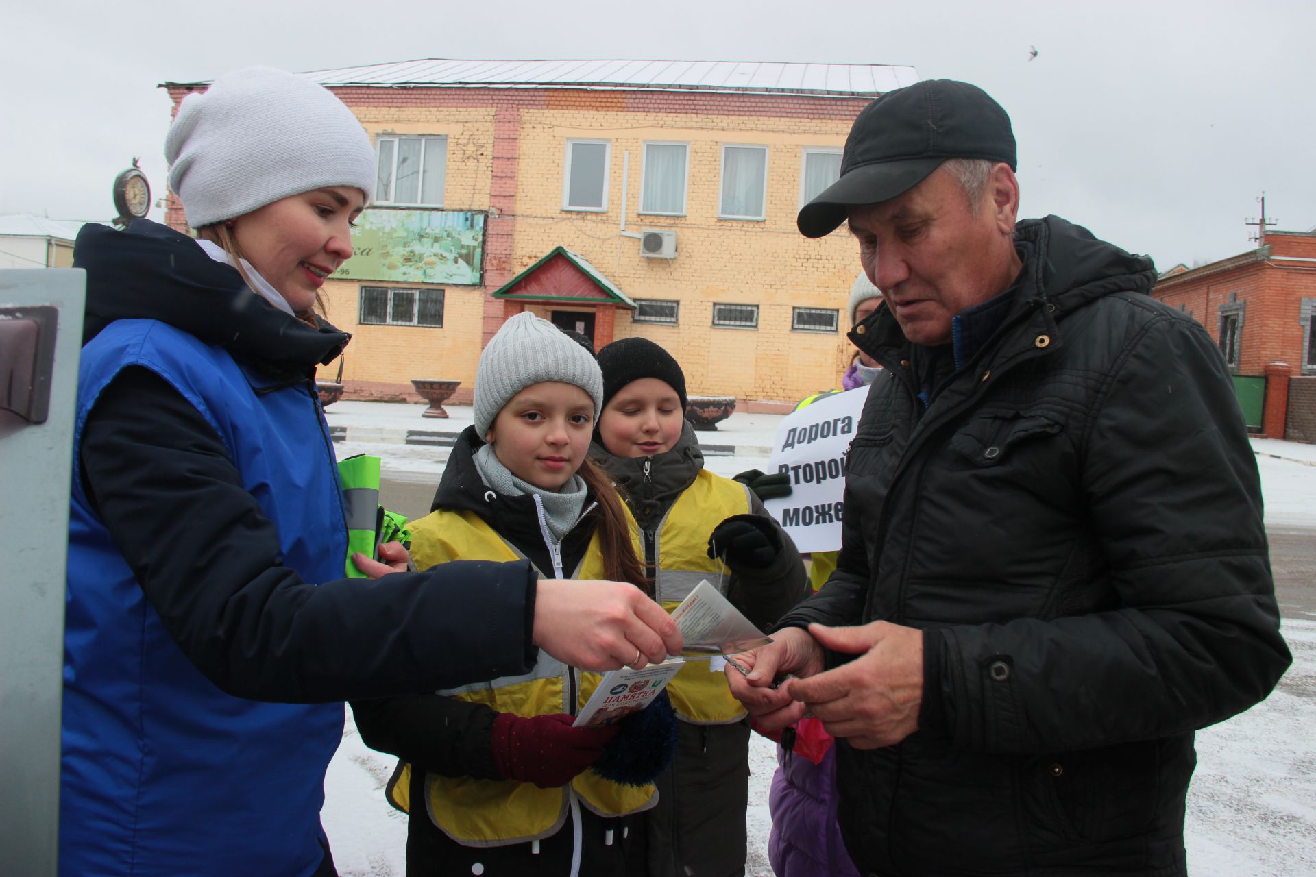 Тәтештә Бөтендөнья юл-транспорт һәлакәтендә гомерләре өзелүчеләрне искә алу көненә багышланган акция узды