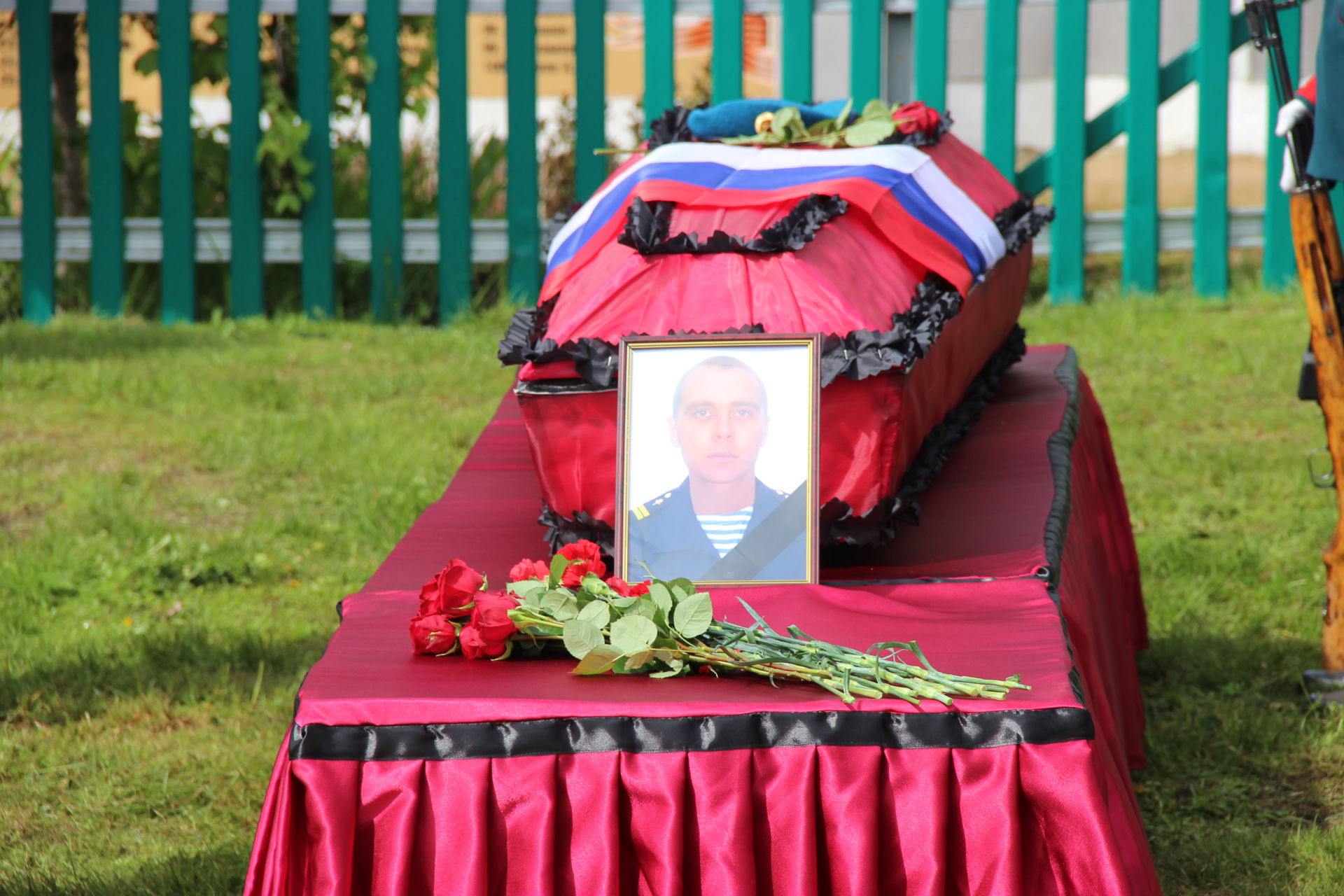 В Богдашкине простились с  Валерием Ярухиным, погибшим во время спецоперации на Украине