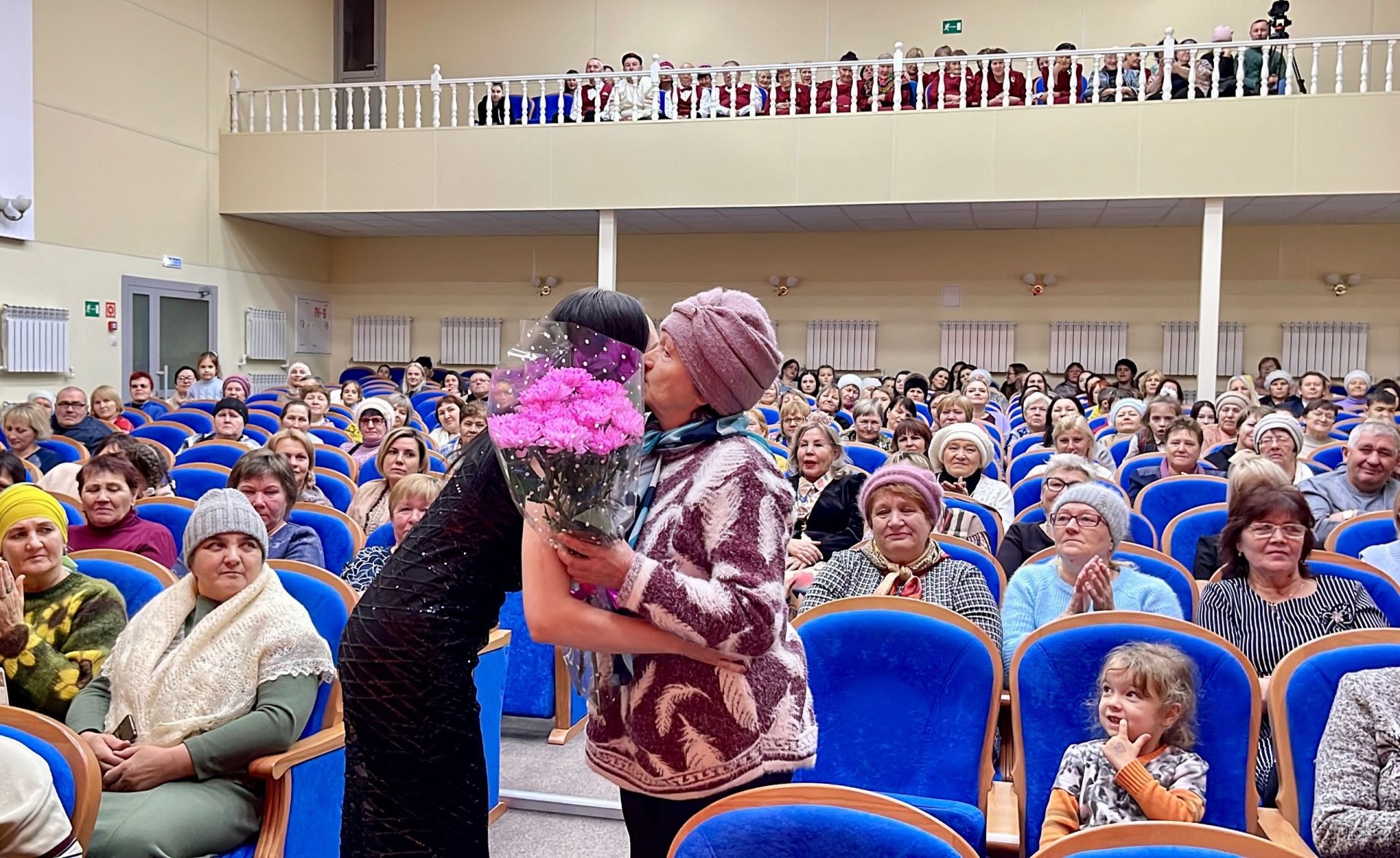 В Тетюшах в РДК прошел праздничный концерт, посвященный Дню матери