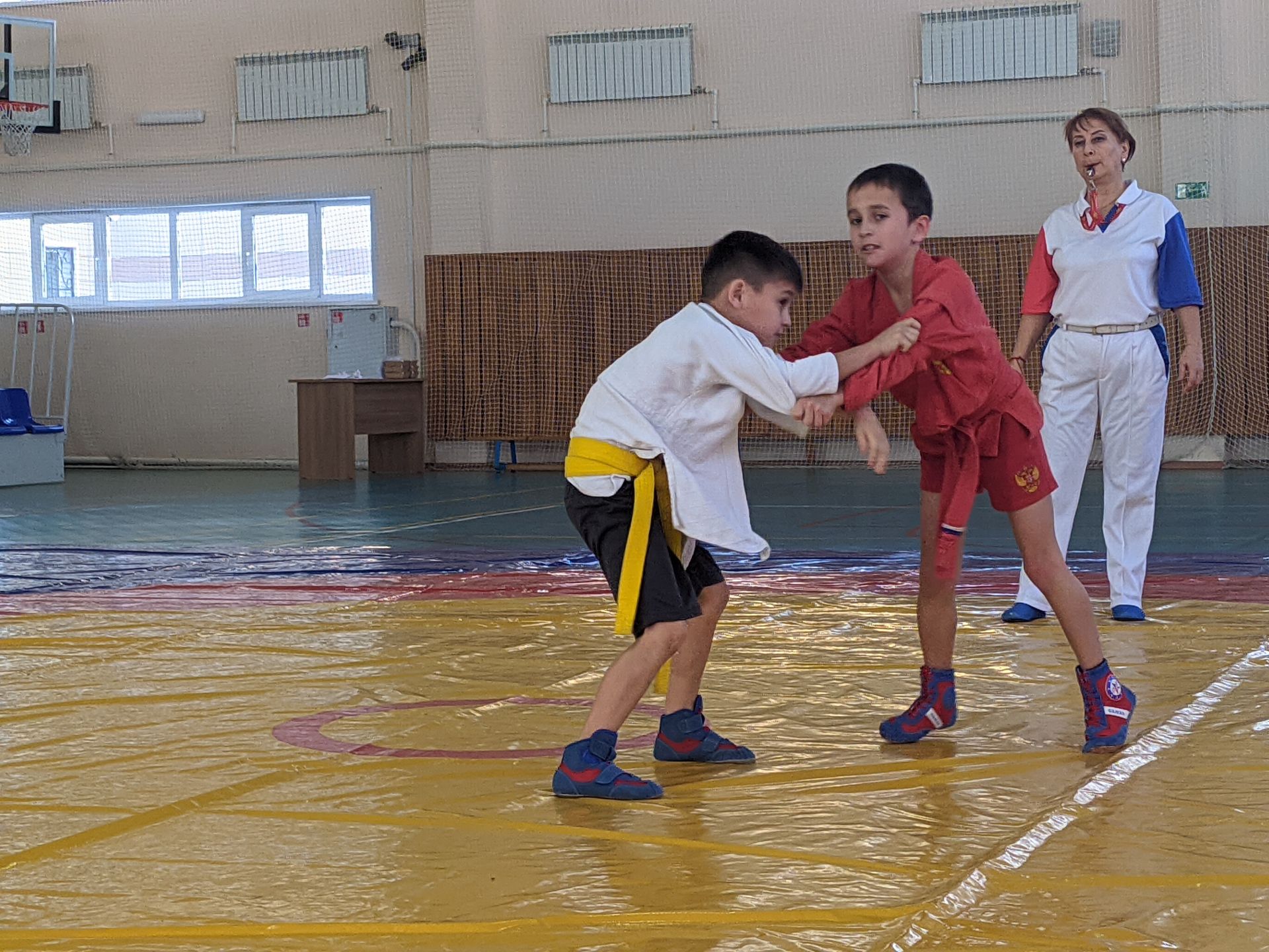 В Тетюшах проходит спортивный праздник по борьбе самбо
