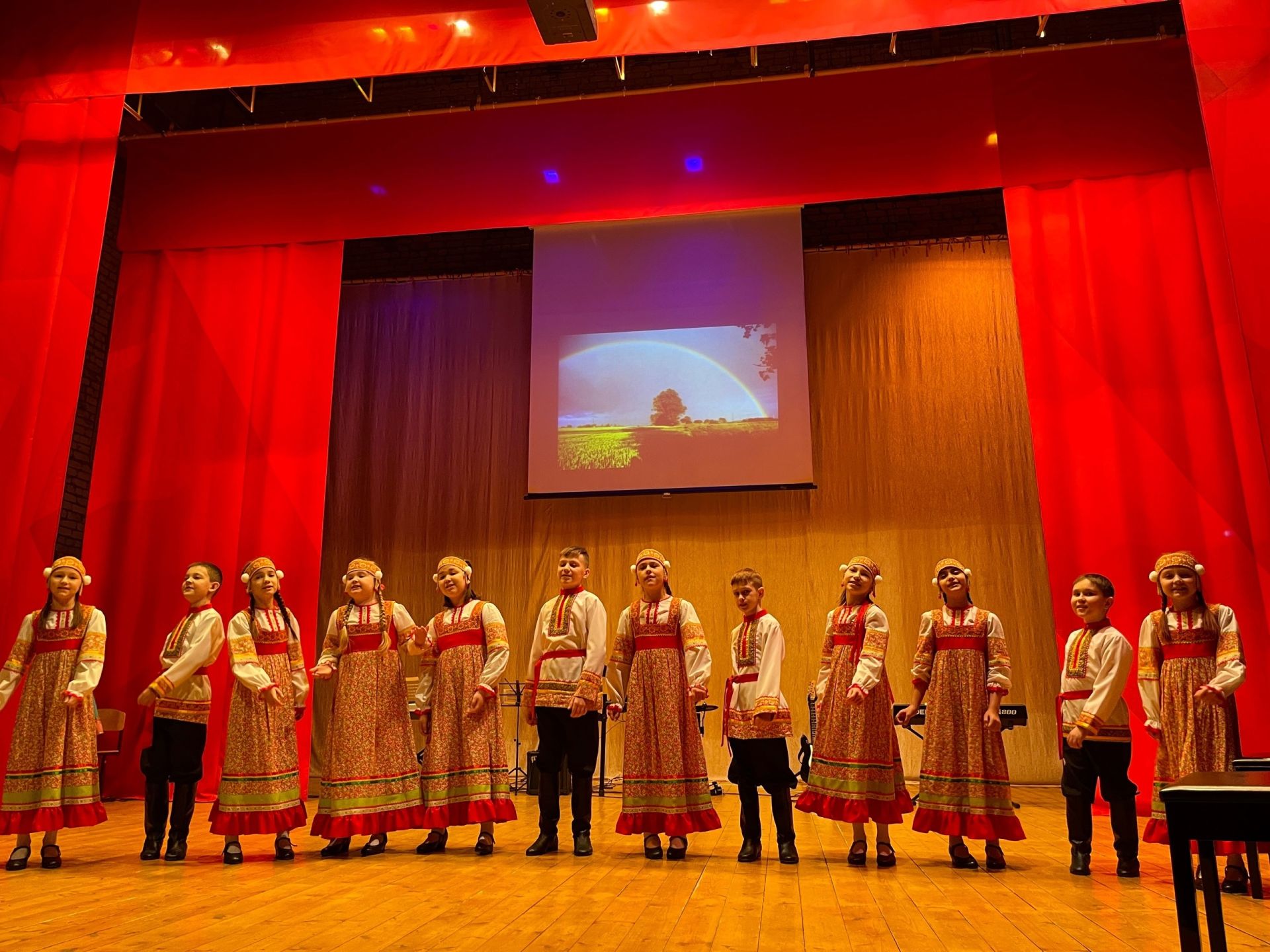 Район мәдәният йортында балалар сәнгать мәктәбе укучы­лары һәм укытучылары коллек­тивының отчет концерты булып үтте