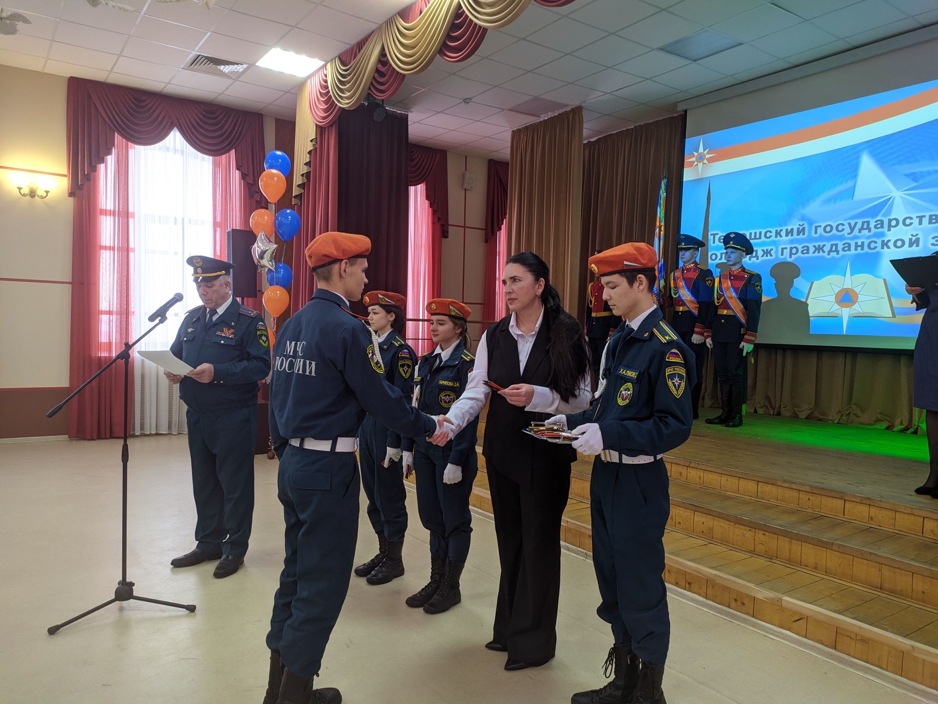 Тетюшском колледже состоялся концерт ко Дню спасателей РФ