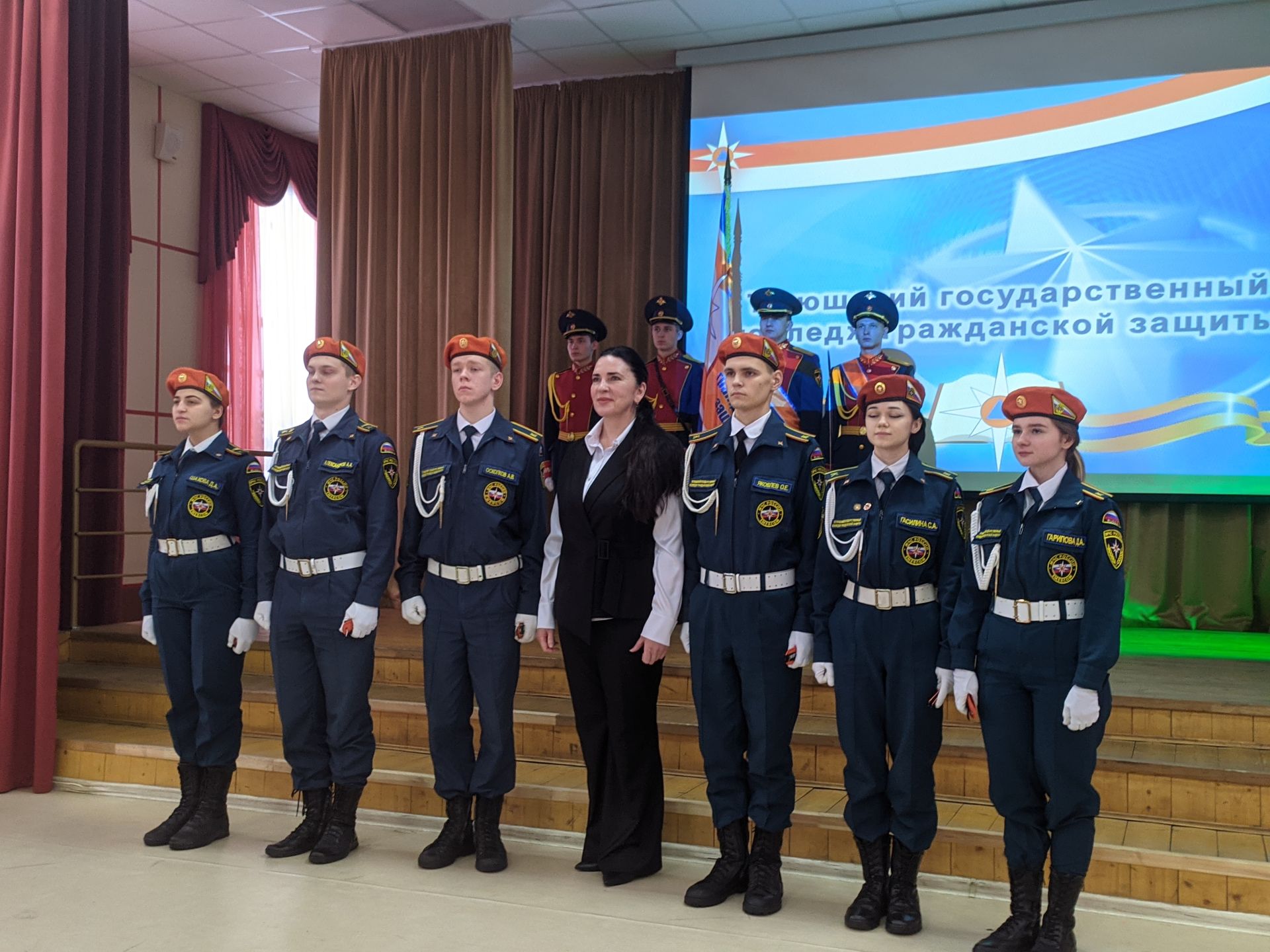 Тетюшском колледже состоялся концерт ко Дню спасателей РФ