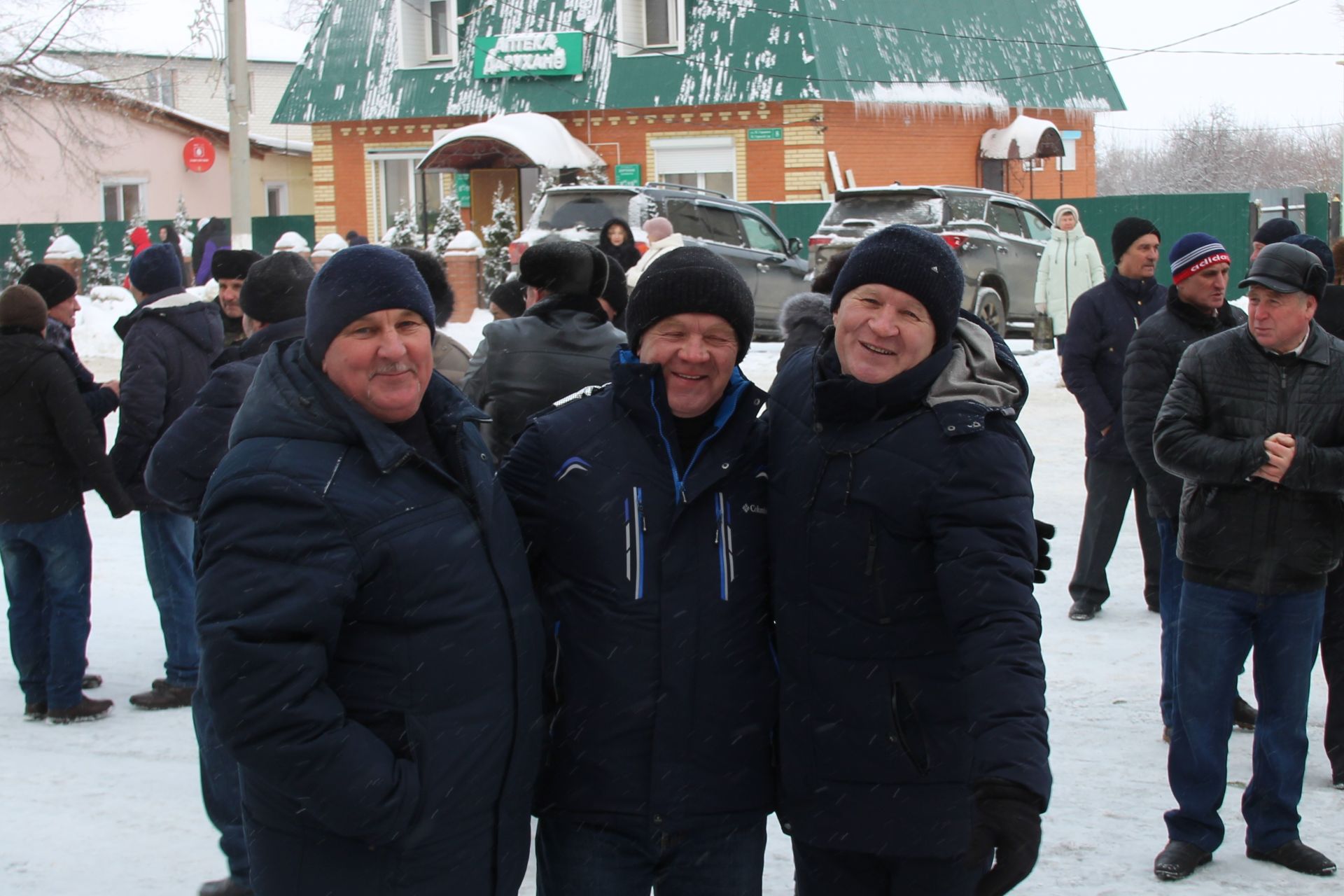 Тәтештә Дан Монументы янында совет гаскәрләрен Әфганстаннан чыгарылуына 34 ел тулу уңаеннан митинг булды