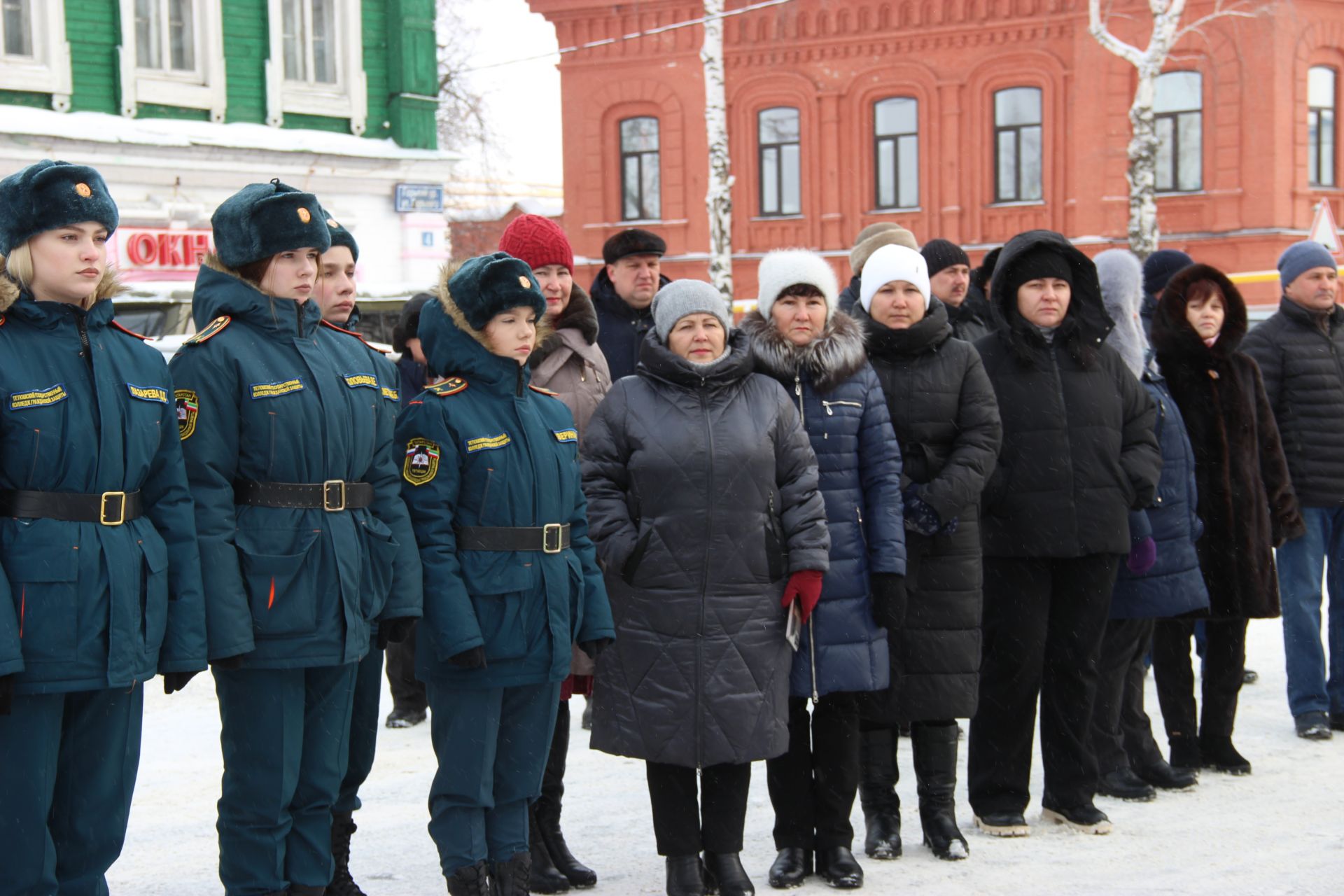 Тәтештә Дан Монументы янында совет гаскәрләрен Әфганстаннан чыгарылуына 34 ел тулу уңаеннан митинг булды