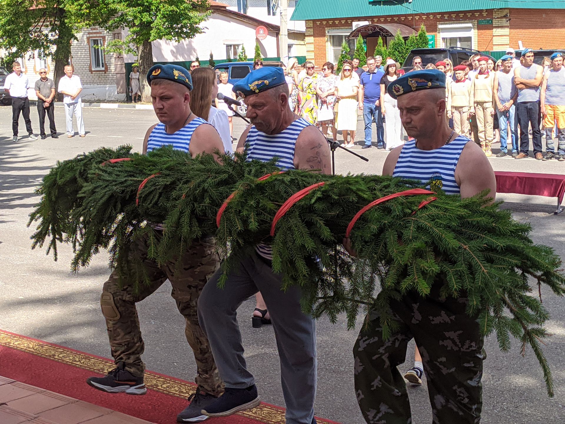 Тәтештә Һава десантчылары гаскәрләре көненә багышланган митинг булды