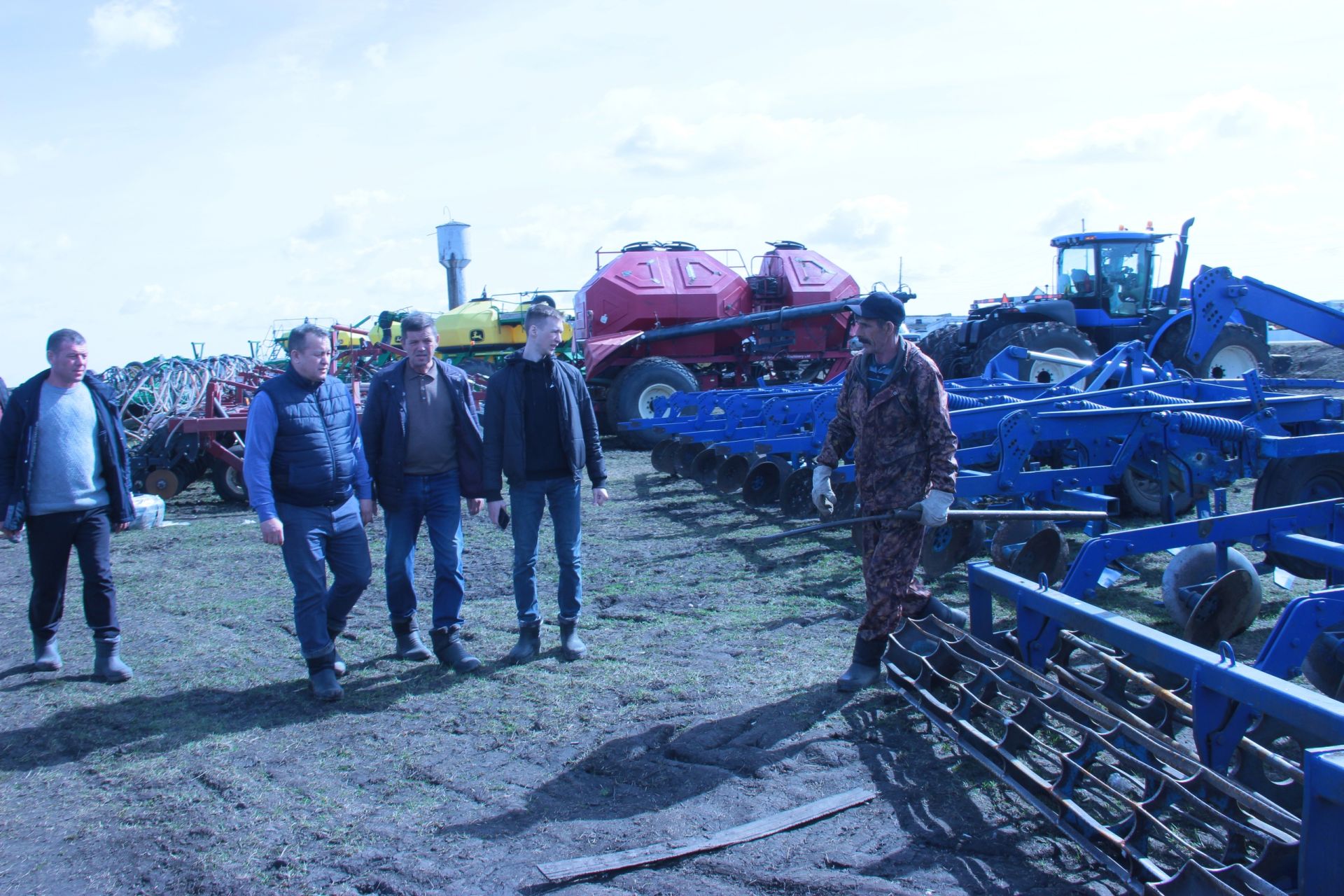 В Тетюшском районе проходит приемка сельскохозяйственной техники к весенним полевым работам