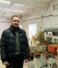 Осваивает перспективное направление