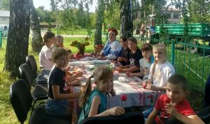 В Монастырском СДК создали «Наливные яблочки» на праздничном мастер‑классе