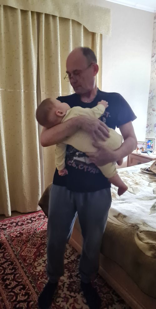 «В надёжных руках бабакая»,  - пишет Алсу, участница фотоконкурса