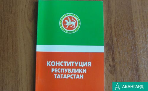 В Тетюшах провели патриотическую акцию «Главный закон Татарстана»