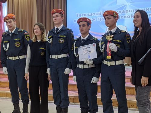 В Тетюшском колледже гражданской защиты проходит концерт ко Дню спасателя РФ