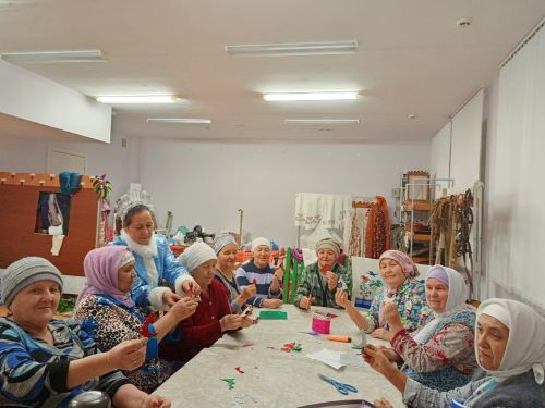 В Большетарханском СДК прошла творческая мастерская «Новый год к нам мчится»