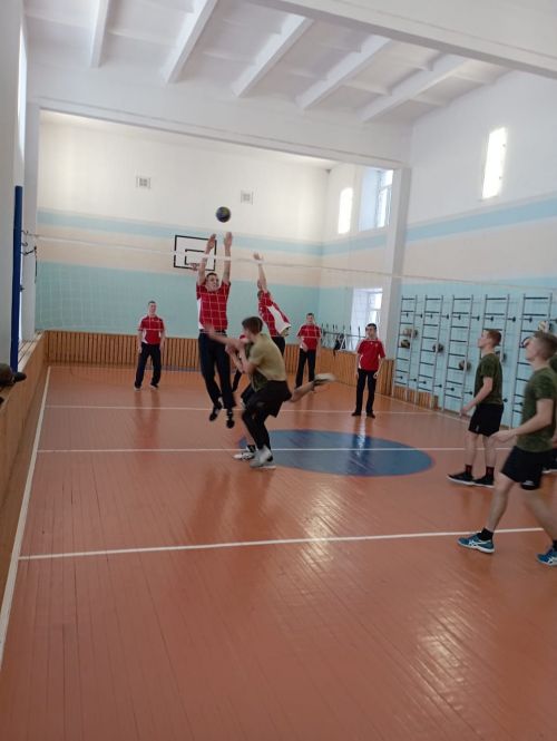 Состоялись школьные соревнования по волейболу