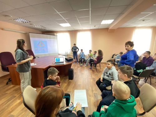 Интеллектуальную квиз-игру «Все обо всем» провели для воспитанников лагеря «Ласточка»