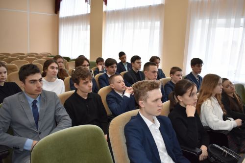 Тетюшским учащимся рассказали, что такое контрафакт, конкуренция, монополия