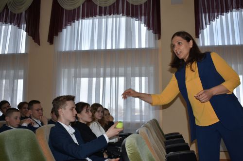 Тетюшским учащимся рассказали, что такое контрафакт, конкуренция, монополия