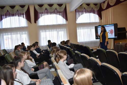 Тетюшским учащимся рассказали, что такое контрафакт, конкуренция, монополия