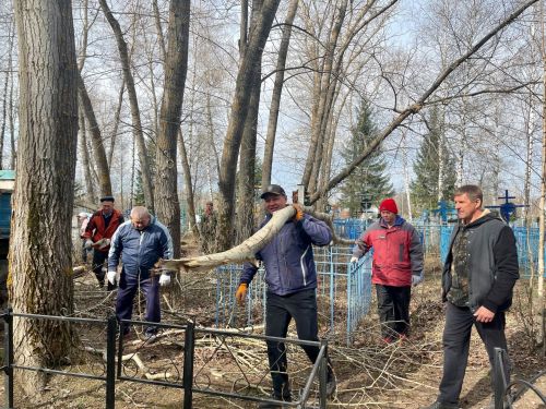 Тетюшане прибрались на городском кладбище, расположенном в Южном микрорайоне