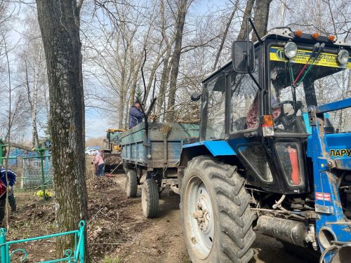 Тетюшане прибрались на городском кладбище, расположенном в Южном микрорайоне