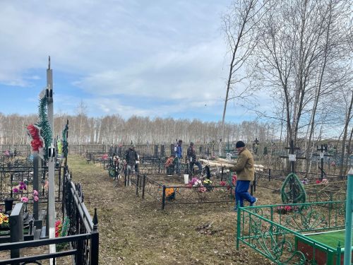Тетюшане прибрались на городском кладбище, расположенном в Южном микрорайоне