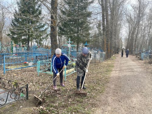 Тетюшане прибрались на городском кладбище, расположенном в Южном микрорайоне