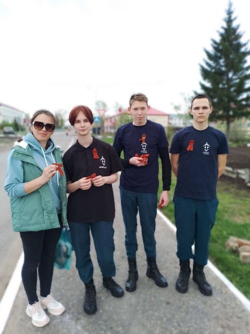 В центре города Тетюши провели акцию «Георгиевская ленточка»