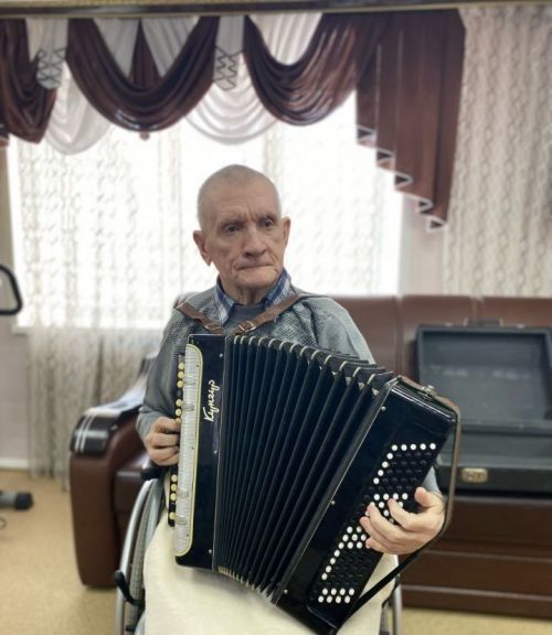 Гармун сайрый сандугачтай...