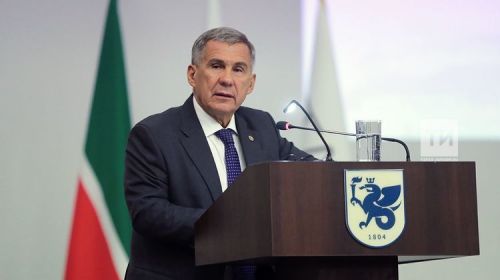 Минниханов поздравил жителей Татарстана с Днем русского языка