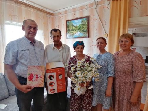 Семью Трофимовых из Чувашского Черепанова поздравили с бриллиантовой свадьбой