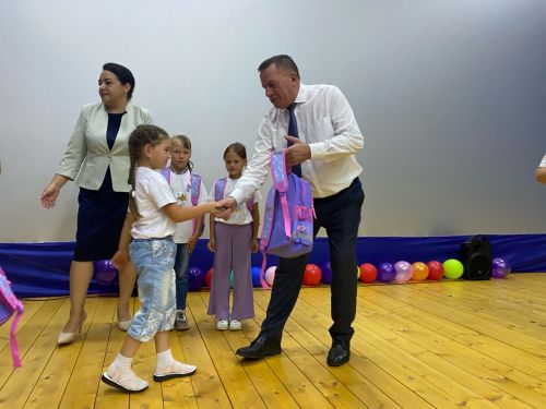Первоклассникам Тетюшского района вручили портфели